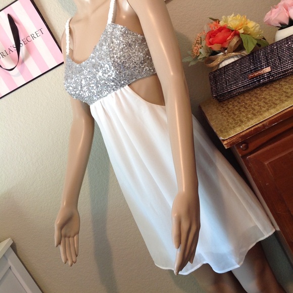 Gorgeous dress with white skirt and sequins P040 - Picture 3 of 8